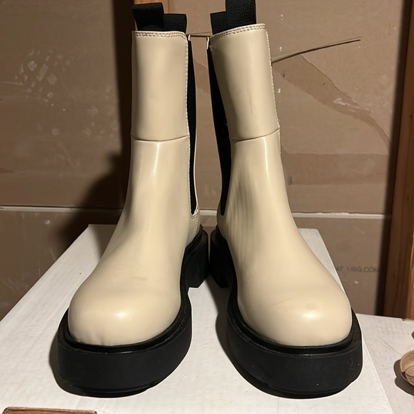 🛍️New H&M Cream Chunky Faux Leather Pull On Boots Size 10/41 EU - Picture 3 of 6